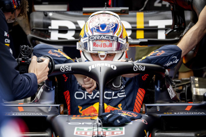 Zandvoort (Netherlands), 25/08/2023.- Dutch Max Verstappen (Red Bull Racing) during 3rd Free Practice leading up to the F1 Grand Prix of the Netherlands at Circuit Zandvoort, Netherlands, 26 August 2023. The Formula 1 Dutch Grand Prix is held on 27 August 2023. (Fórmula Uno, Países Bajos; Holanda) EFE/EPA/Koen van Weel