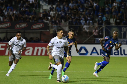 En la primera etapa de la LigaPro, Delfín venció por 3-2 a Emelec.