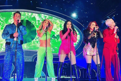 Christopher, Anahí, Maite, Dulce María y Christian en el Soy Rebelde Tour.