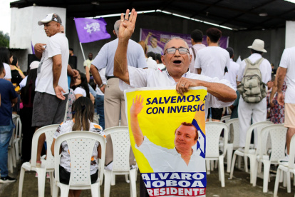 El candidato Daniel Noboa en un recorrido por Manabí