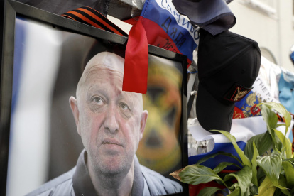 Un retrato del jefe del Grupo Wagner, Yevgeny Prigozhin, en su memoria en Moscú, el 28 de agosto de 2023.