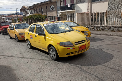 Para este martes de 30 de agosto los taxistas planifican realizar un plantón en los exteriores de la Gobernación del Azuay si persiste el desabastecimiento de combustible.