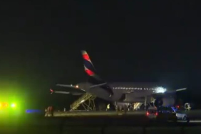 Se encendieron las alarmas en el Aeropuerto de Santiago, tras una amenaza de bomba en un avión procedente de Ecuador