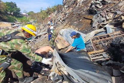 Personal del Ejército apoya en las labores de remoción de escombros