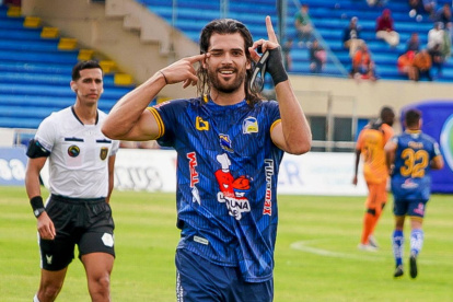 El delantero argentino Facundo Castelli lleva marcados tres goles en cuatro partidos con Delfín por LigaPro.