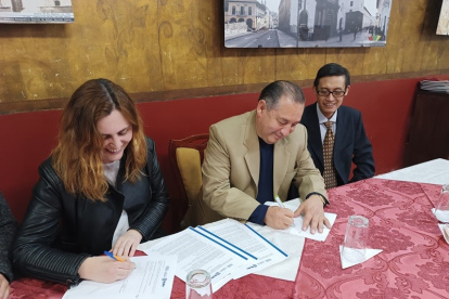 Convenio. El viernes se firmó un documento.