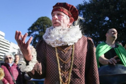 El actor de 76 años afirma que la crisis que hoy vive Argentina, es peor que la se vivió en el año 2001.