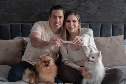 Gabriela Guzmán con su esposo.