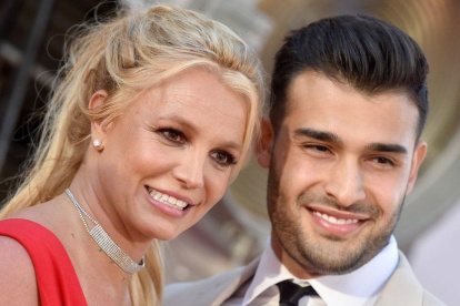 Primero se habló de infidelidad, ahora se habla de una supuesta conspiración, lo que habría llevado a la pareja a decirse adiós.