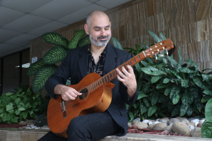 Juan Dahik estudió producción musical en Berklee (Boston)