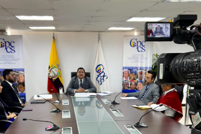 Postura. El presidente del CPCCS, Alembert Vera, se mostró decidido a conformar la veeduría ciudadana.