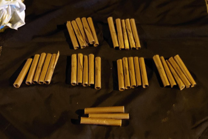 Tres ciudadanos que se transportaban en un taxi y pasaban por una carrereta en Napo fueron sorprendidos en un operativo de rutina.