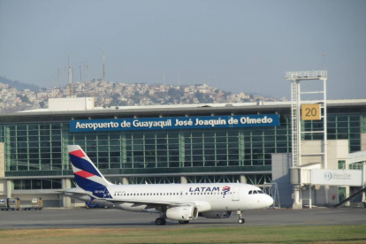 Tras un recorrido, Álvarez consideró que el actual aeropuerto de Guayaquil tiene muchas falencias.