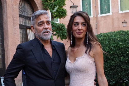 George Clooney y su esposa.