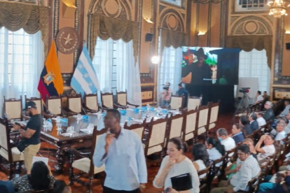 La ciudadanía cuestiona el actuar de Mayra Montaño, Úrsula Strenge y Nelly Pullas, quienes hace apenas cinco meses aprobaron dar un fondo millonario a la Metrovía.