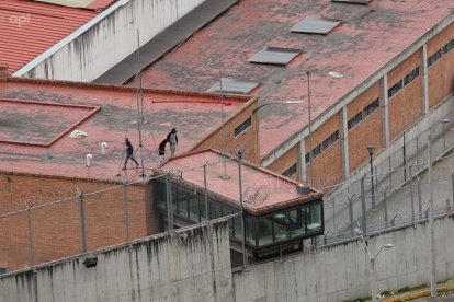 Control. En la cárcel de Turi los presos se oponen a traslados.