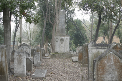 Pistas. El cementerio hebreo del Lido, construido en el siglo XIV, abre sus puertas para mostrar sus secretos.