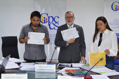 Trámite. La revisión del expediente íntegro del postulante se hizo de forma manual.