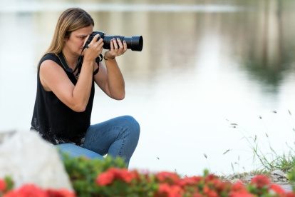 Arte. La muestra se inauguró en el MAAC y se enfoca en el turismo.