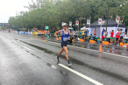 Jordy durante su participación en el Mundial de Budapest, donde terminó en el puesto 20 haciendo 1:20:08.