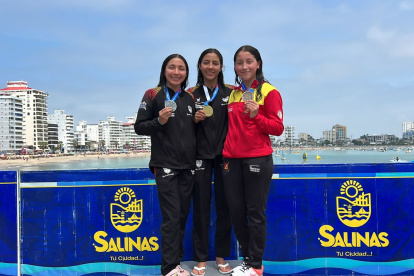 Danna Martínez (c)   lideró los 7.5 km. Antes ganó en 5k.