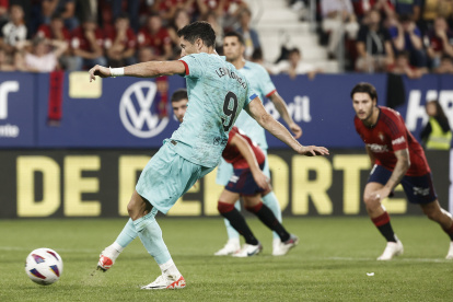 Lewandowski no dudó desde los 12 pasos y puso a ganar a su equipo.