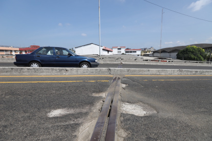 El puente de la avenida Julián Coronel se cerrará desde las 21:00 hasta las 5 de la mañana.
