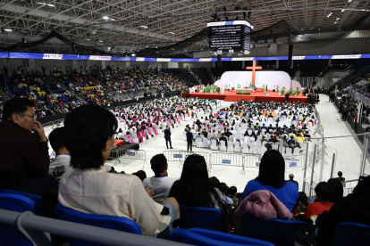 Ulaanbaatar (Mongolia), 03/09/2023.- A handout photo made available by Vatican Media shows a general view of a Holy Mass led by Pope Francis at the "Steppe arena" sports stadium, in the city of Ulaanbaatar, Mongolia, 03 September 2023. Pope Francis on 01 September landed in Mongolia"s capital Ulaanbaatar to start his 43rd international apostolic journey to Mongolia, under the motto "Hoping Together", until 04 September. (Papa) EFE/EPA/VATICAN MEDIA / HANDOUT HANDOUT EDITORIAL USE ONLY/NO SALES