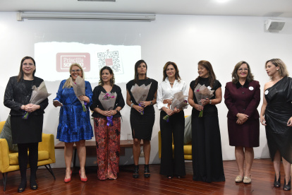 Yadira Becerra, Priscilla Solano, Alexandra Chamba, Patricia Vera, Priscilla Falconi, María Fernanda Román, Margarita Zambrano y Emilia Grijalva.