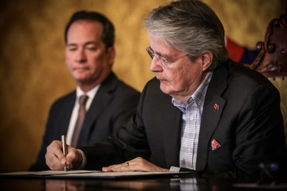 El presidente de la República, Guillermo Lasso, suscribió dos decretos ley que pasarán a manos de la Corte Constitucional.