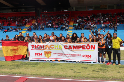 La delegación de Pichincha y su alegría tras ganar los Juegos Nacionales Juveniles.