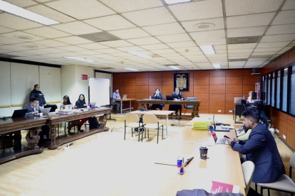 Diligencia. La fiscal Diana Salazar estuvo en la audiencia de juicio.