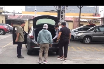 Cuando Isaac Delgado se subía a la cajuela del carro.