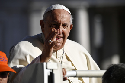 "Os invito a uniros a mí en una plegaria por las víctimas", añadió el pontífice.