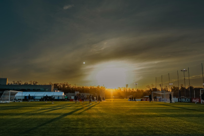 Jugadores de la selección argentina de fútbol participan en un entrenamiento hoy, en el predio de la AFA en Ezeiza a unos 37km de Buenos Aires (Argentina).