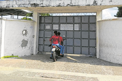 Inseguridad. En los exteriores de las unidades educativas hay temor.