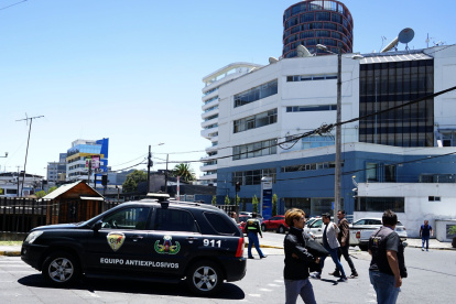 Revisión. Personal de los Medios públicos fue desalojado.