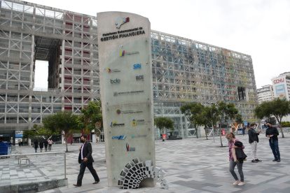 El Ministerio de Economía y Finanzas elabora la proforma para que sea discutida por la Asamblea Nacional.