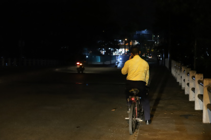 Afectación. Las vías quedan a oscuras por el robo de cables y luminarias, situación que al parecer de la ciudadanía, da paso a la presencia de la delincuencia.