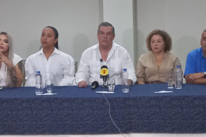 La posición de los funcionarios cuenta con el apoyo de 106 alcaldes de la Revolución Ciudadana y otras bancadas.