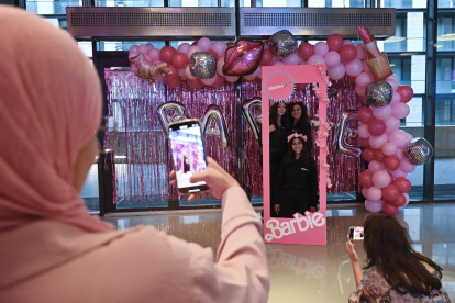 La película "Barbie" llegó hoy finalmente a los cines del Líbano.