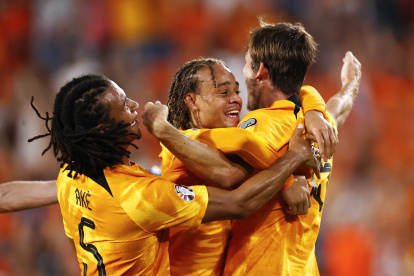 La "naranja mecánica" resolvió el partido en el primer tiempo.