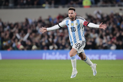 Messi celebrando el gol de la victoria para la selección albiceleste.