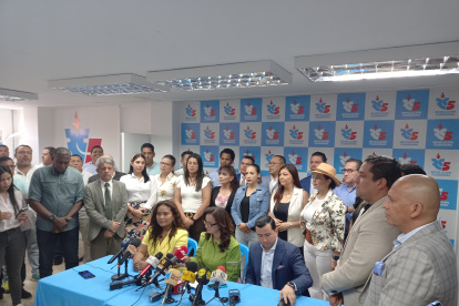 Integrantes del movimiento Revolución Ciudadana se pronunciaron en Guayaquil, la mañana de este viernes 8 de septiembre.