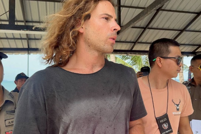 Autoridades tailandesas concluyeron que el asesinato del médico colombiano, Edwin Arrieta (de camiseta blanca), había sido premeditado.