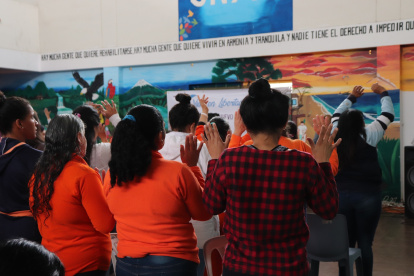 La Fundación Vida en Libertad trabaja en la capacitación a las mujeres en las cárceles del país.