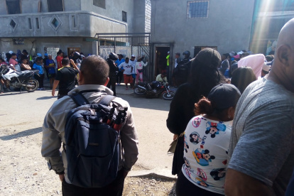 Crímenes. Un ciudadano colombiano fue asesinado a tiros la tarde de ayer en el barrio Sol Mar, en Playas.