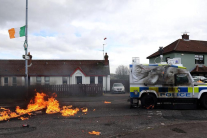 Imagen referencial. Los altercados en Irlanda han dejado daños materiales y personas heridas.