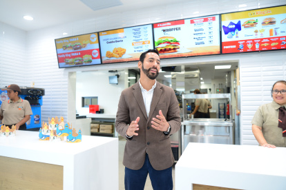 Julián Quintero, gerente de Burger King en Ecuador, en uno de los locales de Guayaquil.