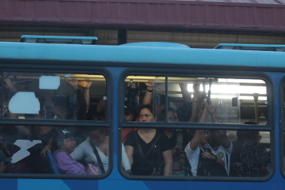 Los ciudadanos guayaquileños exigen cambios en el sistema de la Metrovía para no experimentar tantas molestias.
